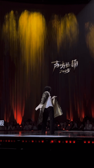 谁家音综选手唱一半就跑了活久见！音综选手唱到一半突然转身跑下台，评委集体懵圈。给