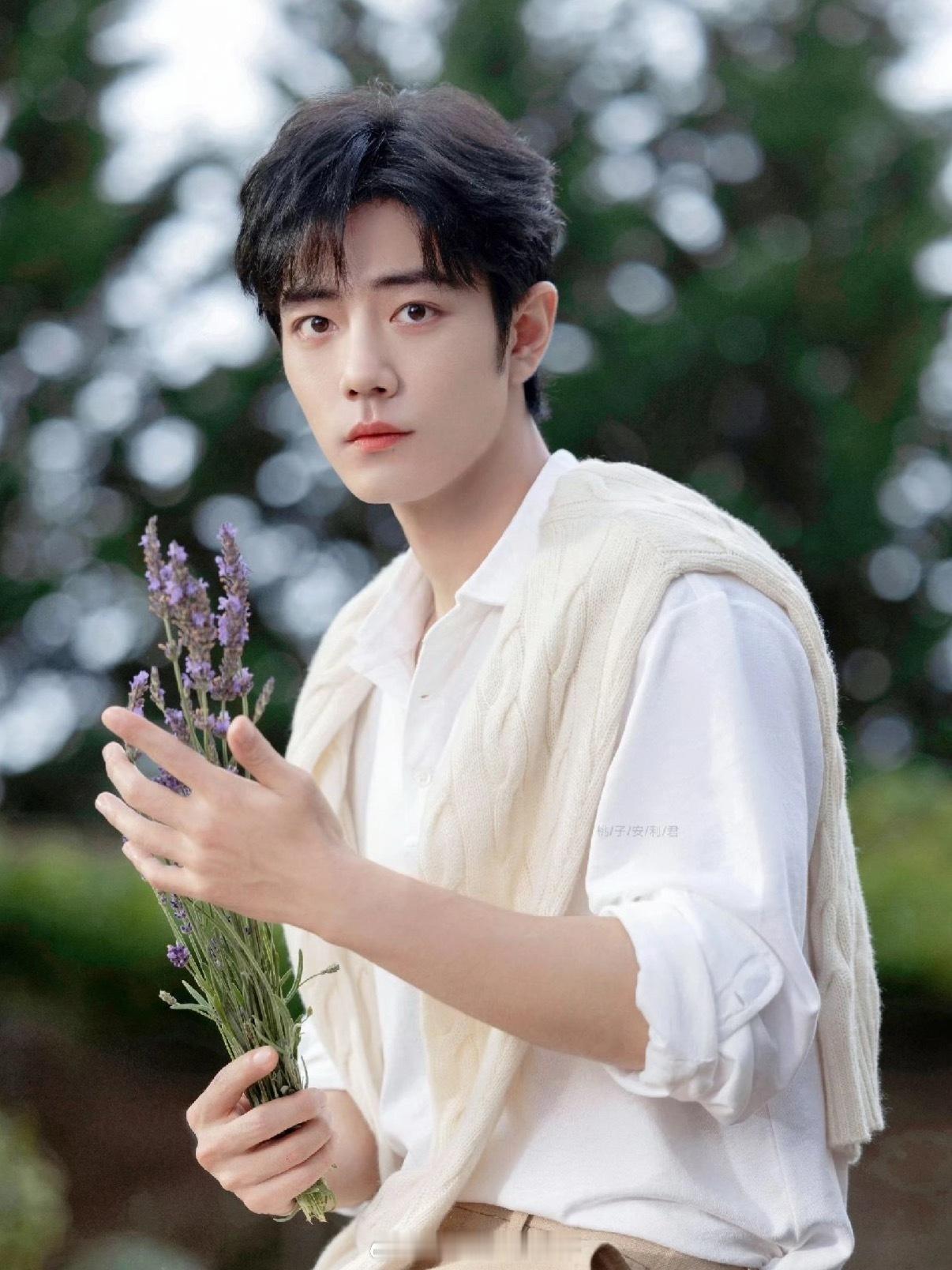 肖战 演唱会票务在发肖战演唱会的消息了，这要是真的不敢想得多难抢