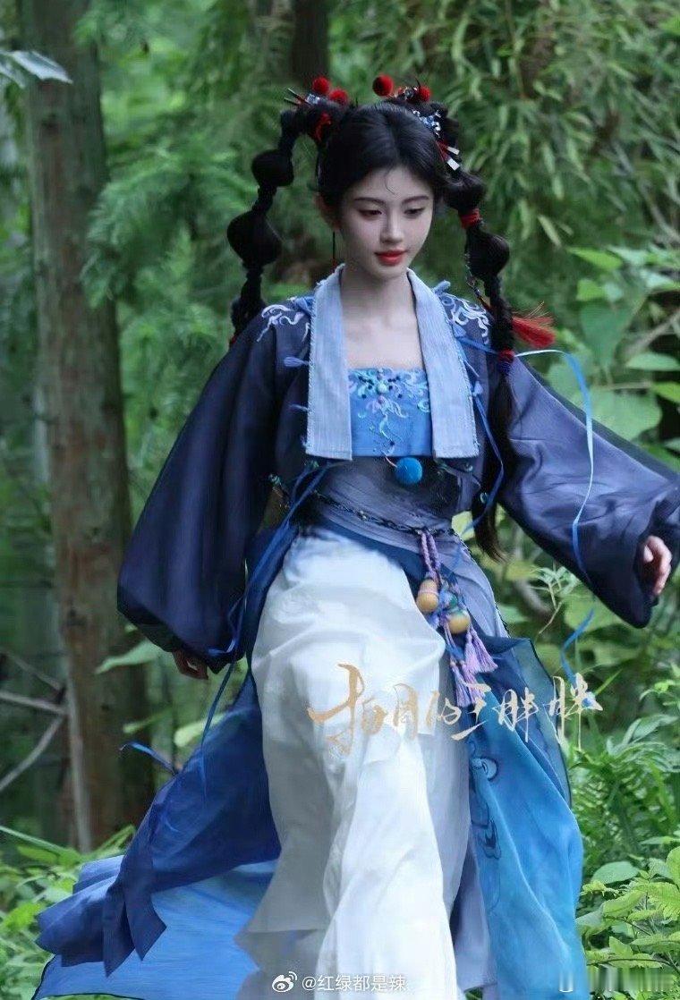 鞠婧祎阿黛麻花辫造型鞠婧祎来战麻花辫路透鞠婧祎阿黛麻花辫造型，好可爱，[爱你][