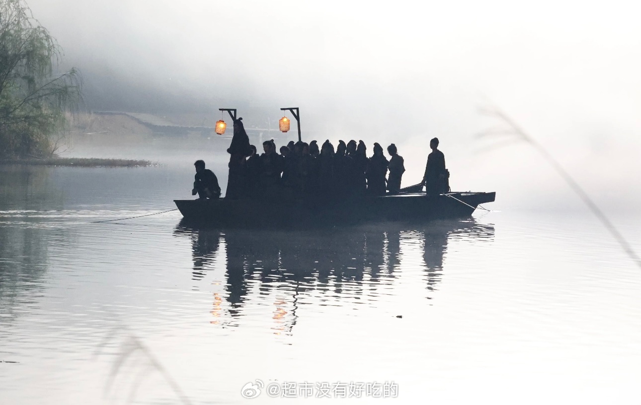 檀健次《何不同舟渡》dp拍的剧组实景氛围感好美，像看一幅水墨山水画的感觉审美意境