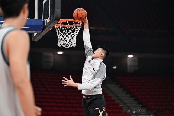 广厦男篮分享训练图集：对阵上海的比赛将在今晚20:00开打