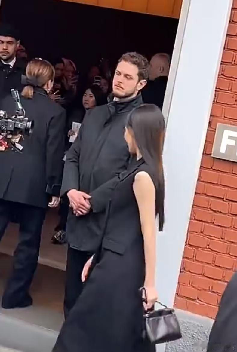 唐嫣宋雨琦看秀造型唐嫣宋雨琦看秀生图唐嫣宋雨琦看秀造型，好美，