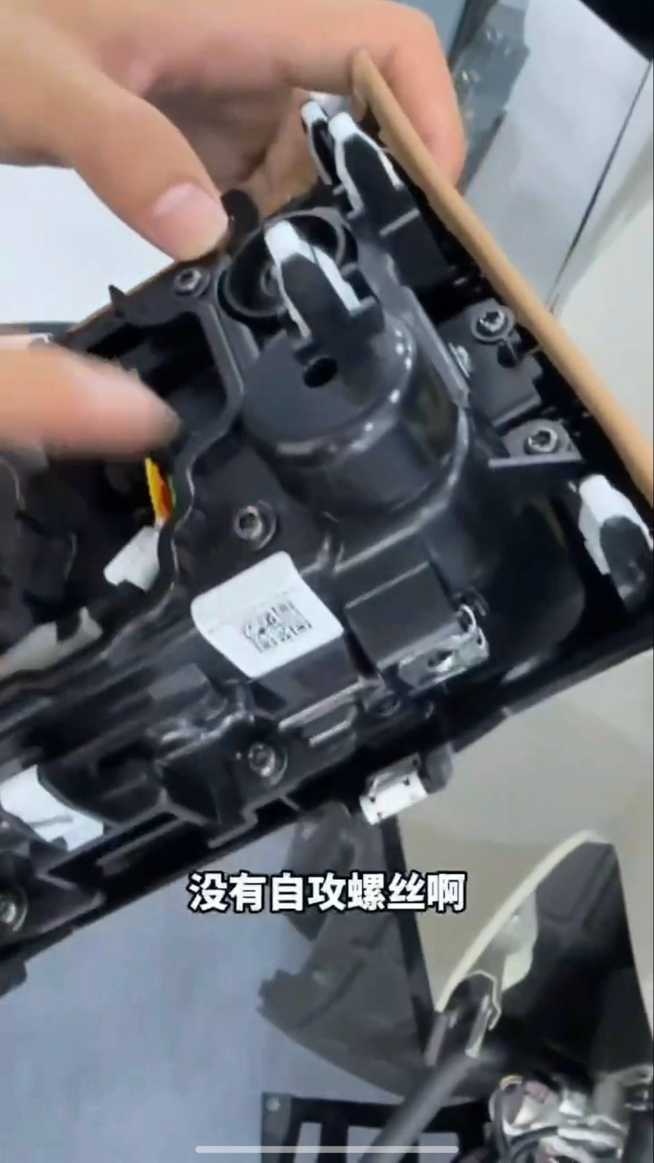 外行看热闹，内行看门道。小米澎程真正的实力还得拆车博主来讲，看老章拆车就像一个学