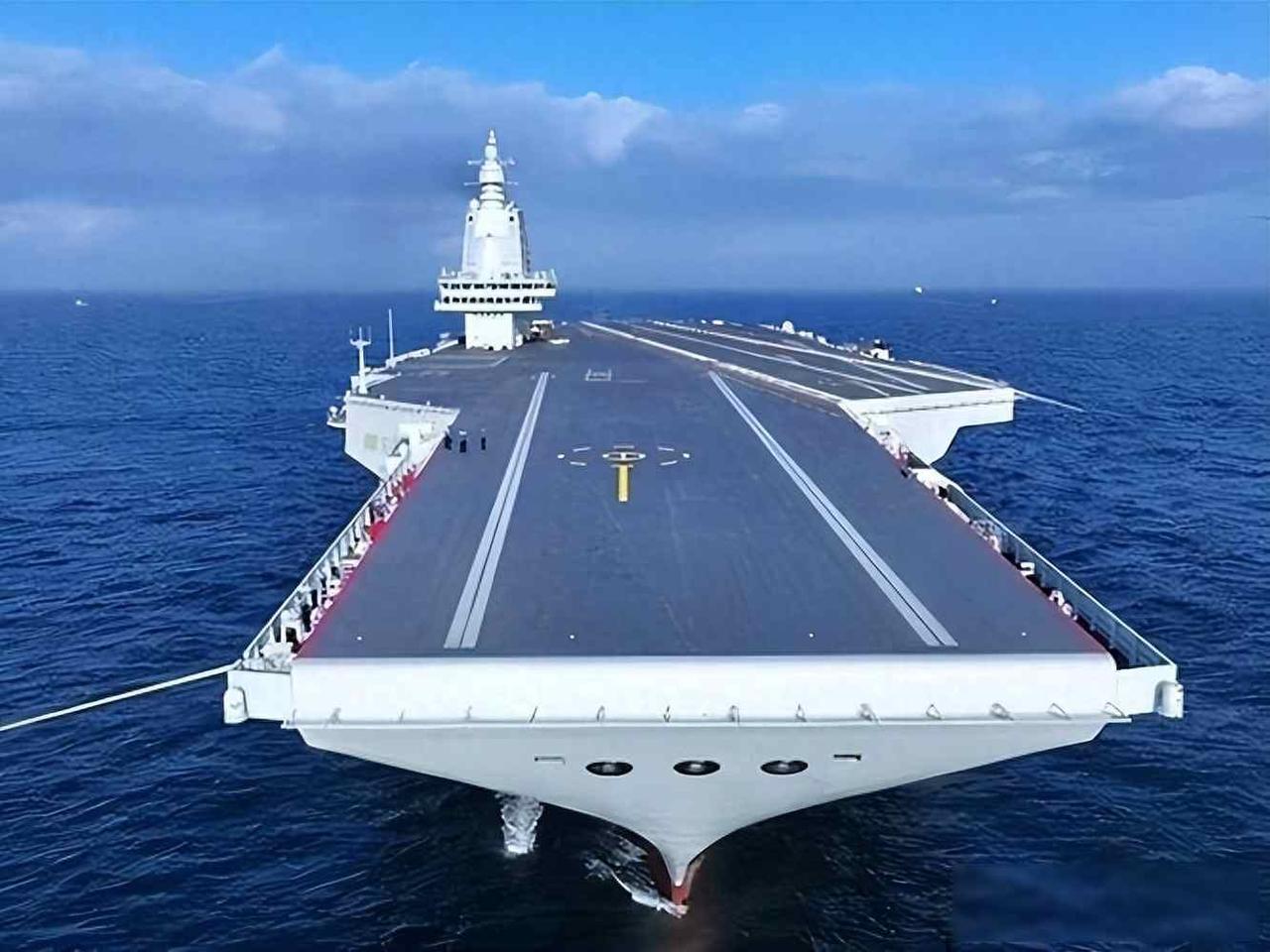 大连船坞静悄悄，美国人急得跳脚，中国航母正悄悄装反应堆

2025年4月，美国《