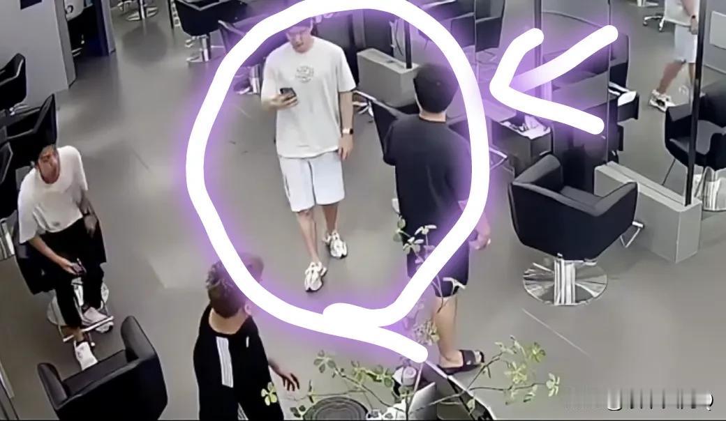 别看大家网上闹的欢！现实中忽然见到奥运明星了会怎么样？感觉这个视频最真实啊！这才