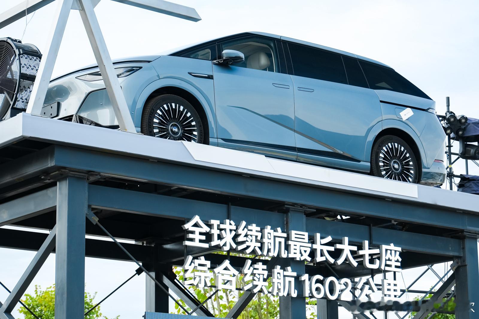 很多人可能好奇为啥要把车放在跑步机上原地测试，这其实是对耐久性最好的证明！超过3