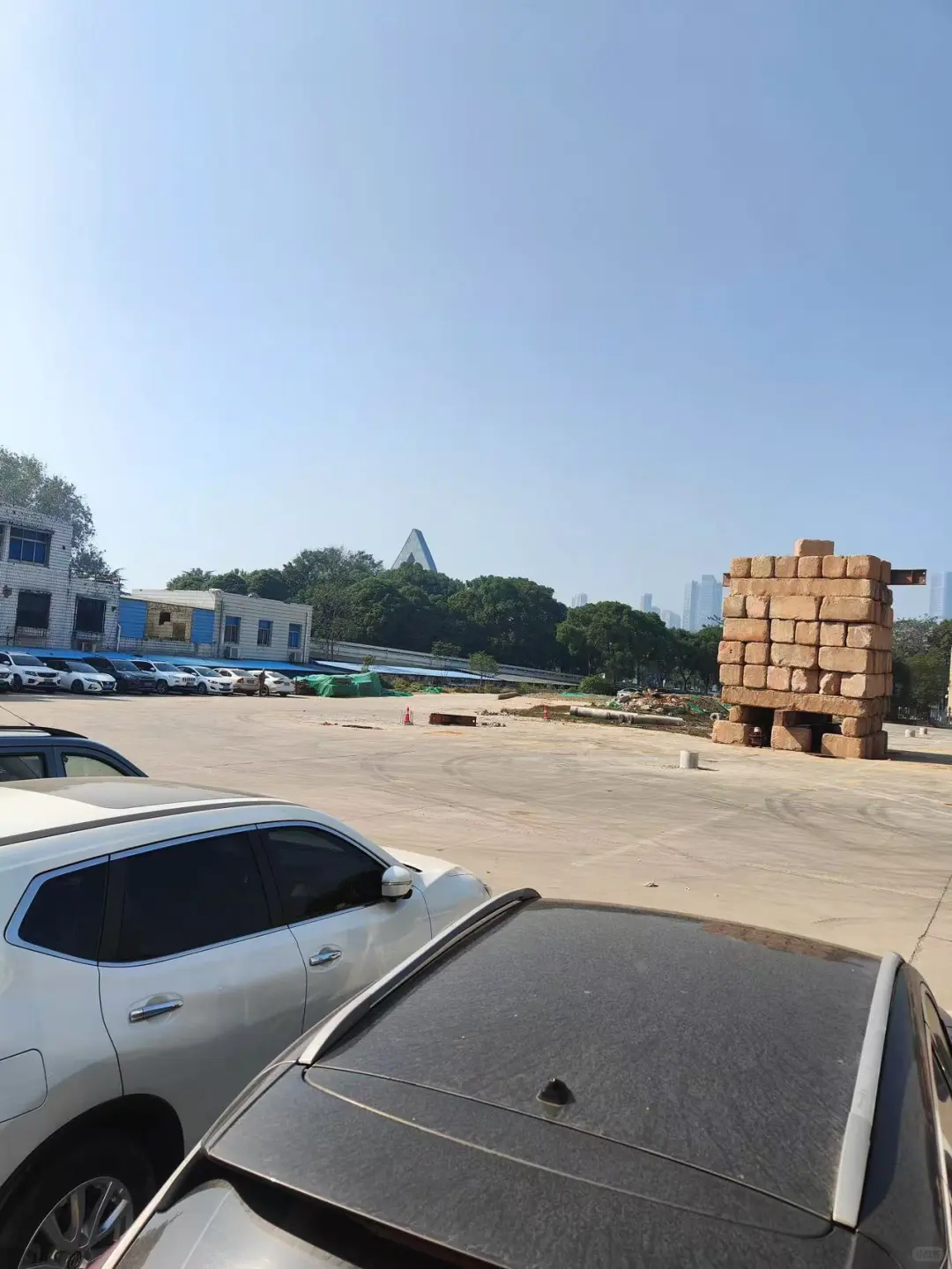 北辰金茂府的压桩条石就到了