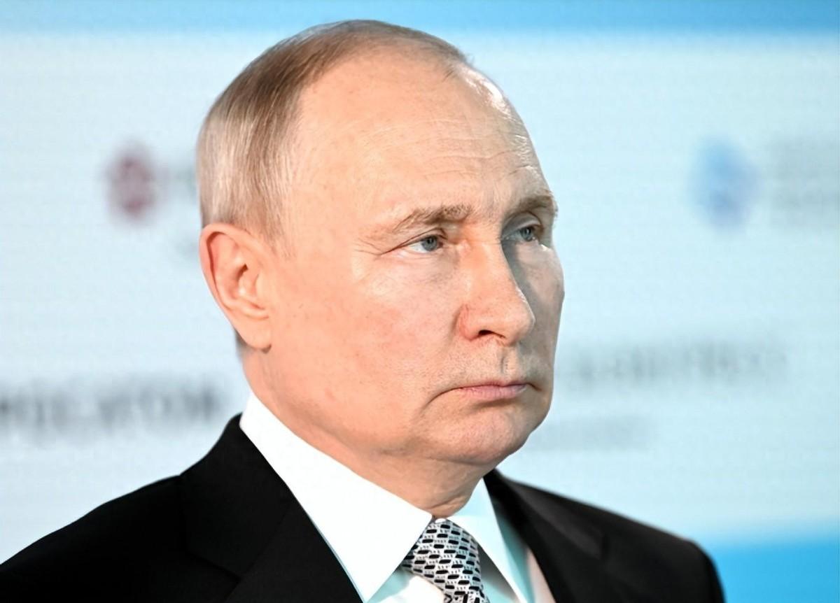 打了整整四年的俄乌冲突，难道真的只是为了几块地盘？如果你真信了西方媒体那一套，那