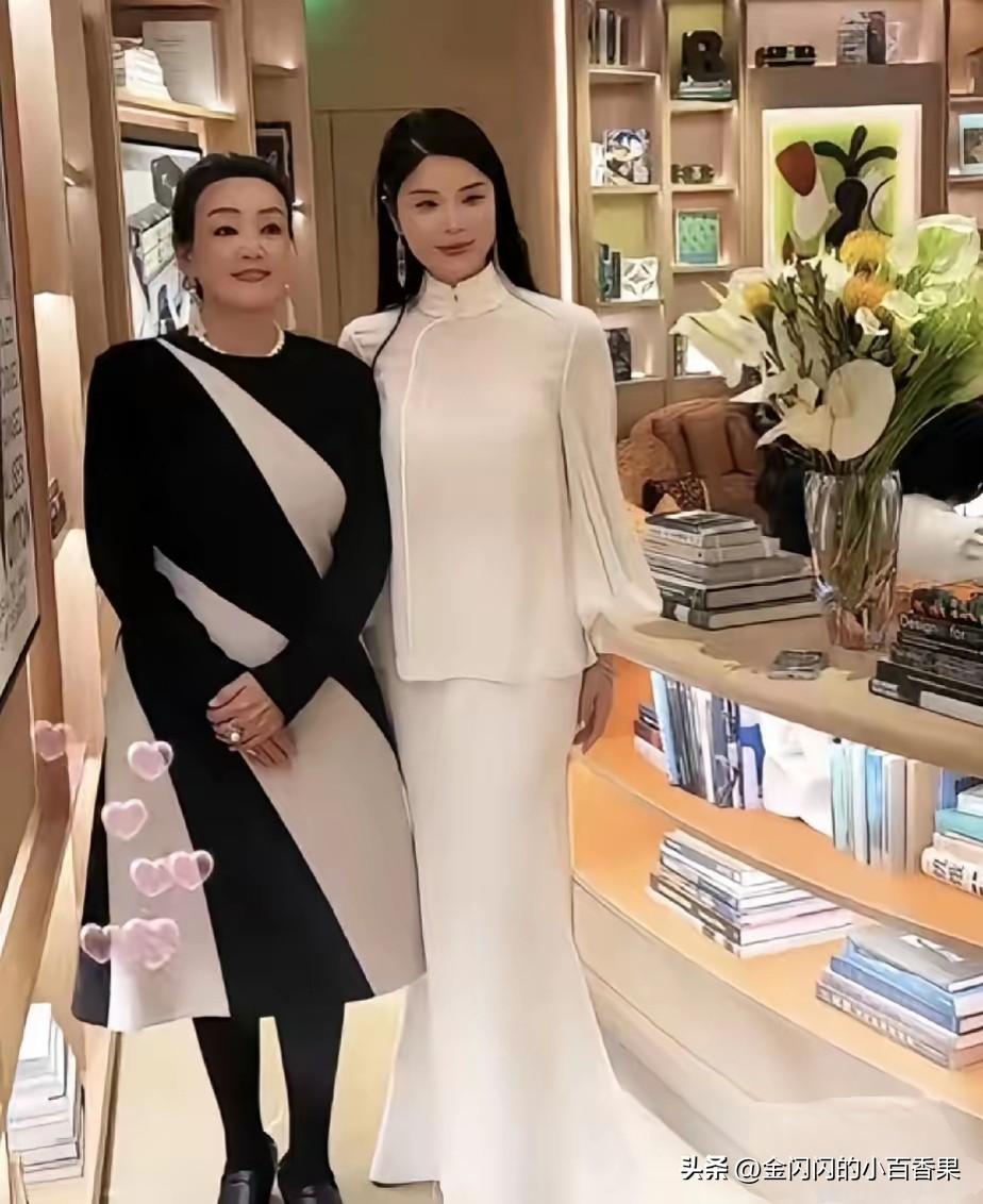 铁娘子张兰太古里LV晚宴狂飙大女主气场，不靠儿子媳妇孙子照样玩的转，玩的更高级。