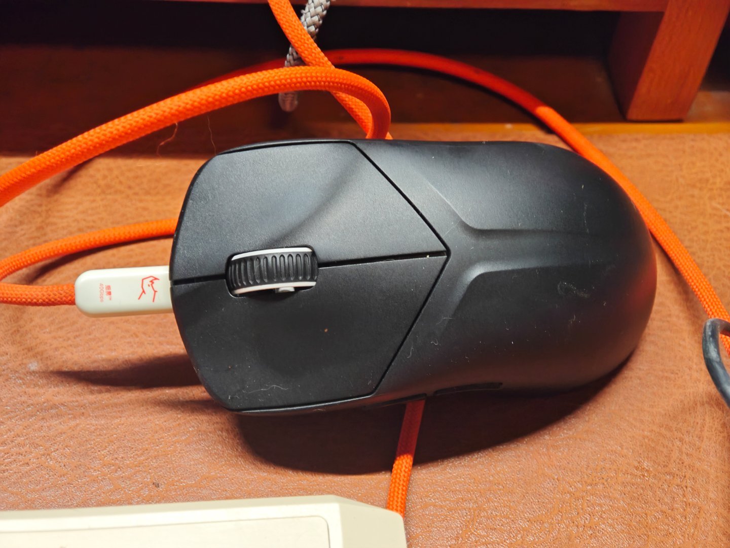 无线鼠标就这点不好，要用的时候需要充电带个线也不好使 ​​​