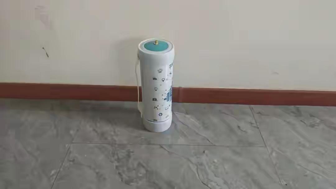 轻信“解压神器” 吸食笑气终落网
看似解压的网红物品，实则是害人不浅的隐形毒气。