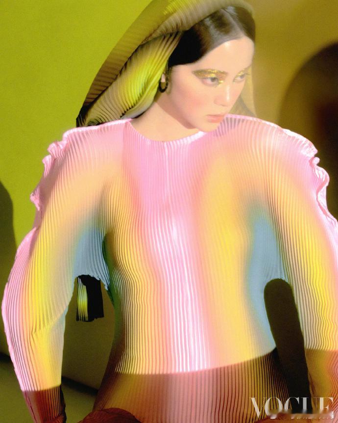 欧阳娜娜这组VOGUE还挺艺术的 ​​​