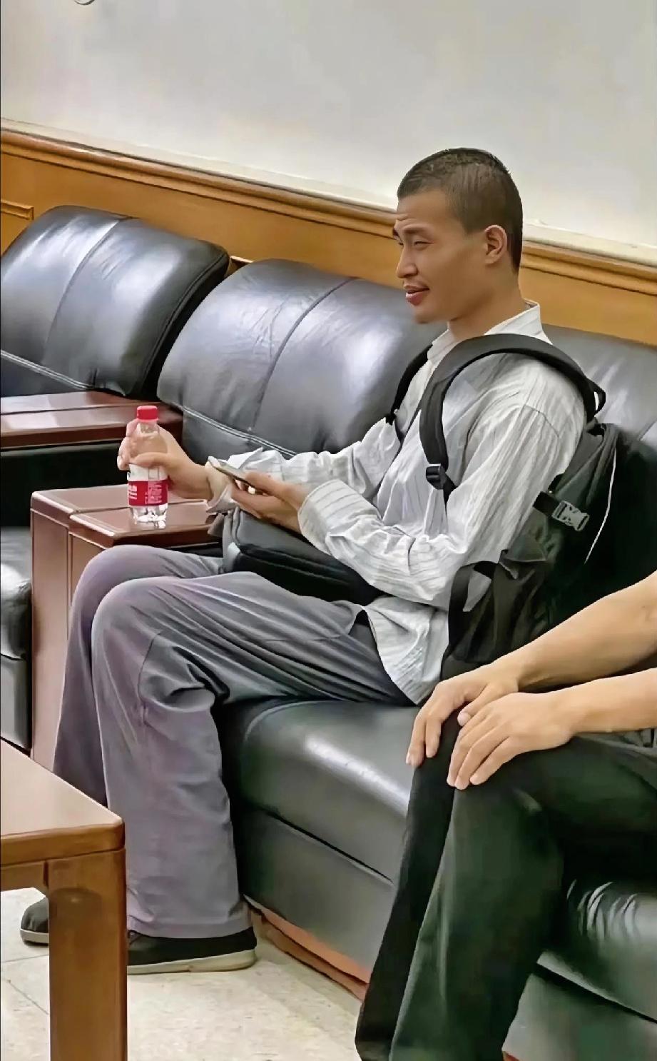 自从关注了韦神，

我数学还没进步，

但是学到了最强的一点。

你们看他看别人