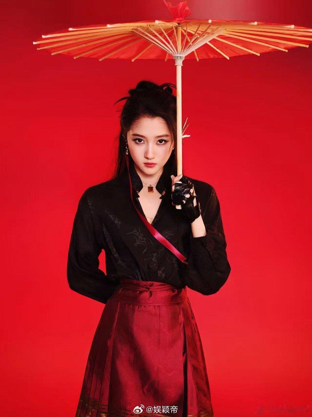 关晓彤好赛博朋克的一朵茉莉花 关晓彤这朵茉莉花杀疯了！不再是印象中的温婉可人，而