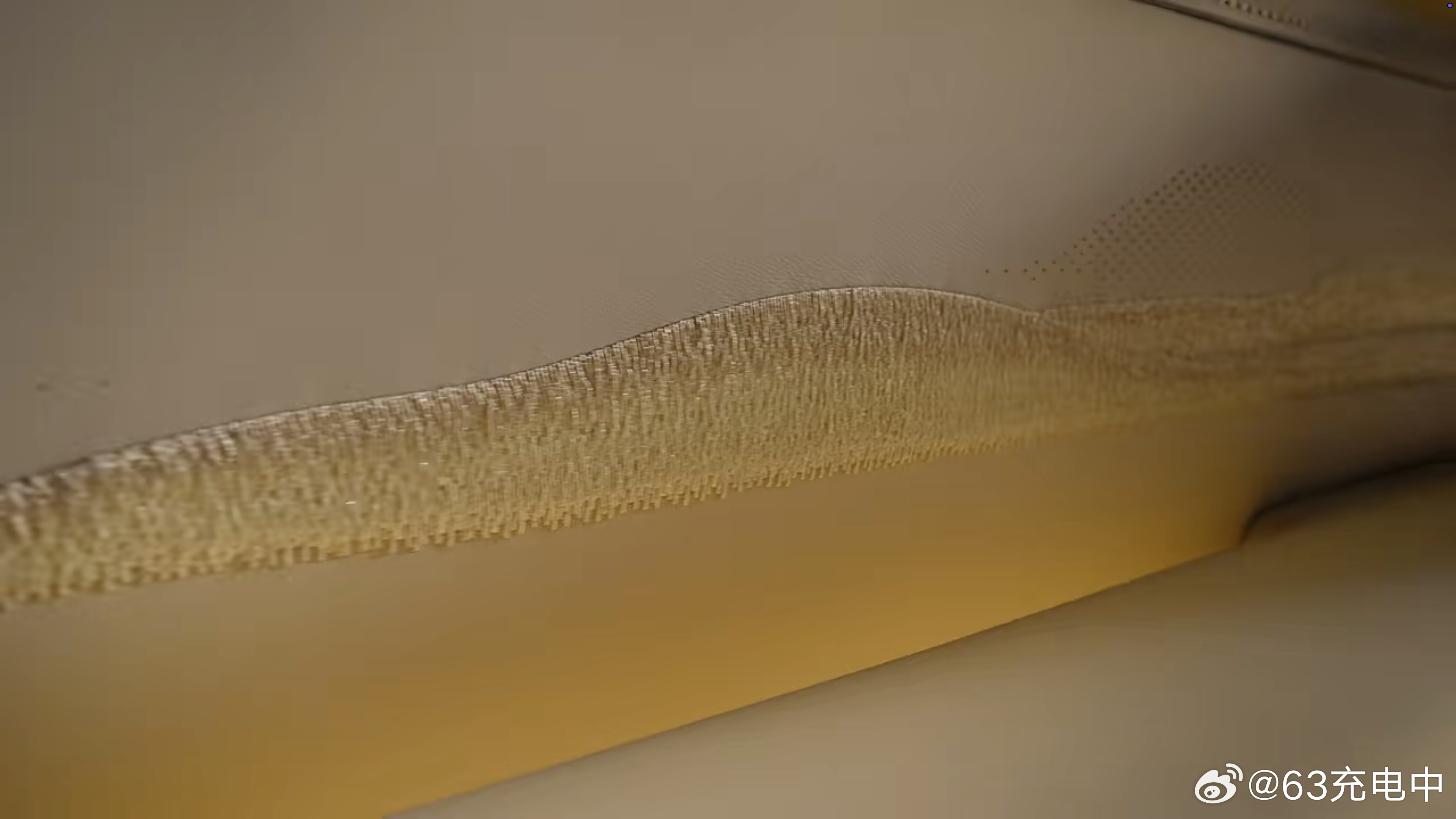 蔚来 ES9 的官方预热视频来了，第一次官方曝光内饰？可以看到：- 门板、座椅大