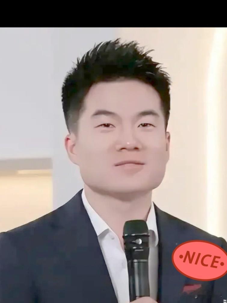 别人骂人防不胜防还显水平，
我骂人只会“啊啊啊”，
果然：这年头没点文化，连去直