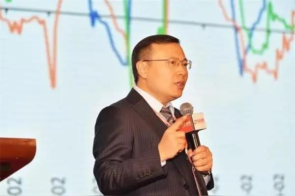 千夫所指任泽平？
——大师变法师太正常
千金难买牛回头，举杯消愁愁更愁!

7月