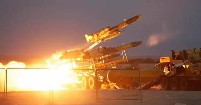 特靠谱总统：任何国家向伊朗提供军事武器的，都加征50%关税，立即生效，没有豁免。