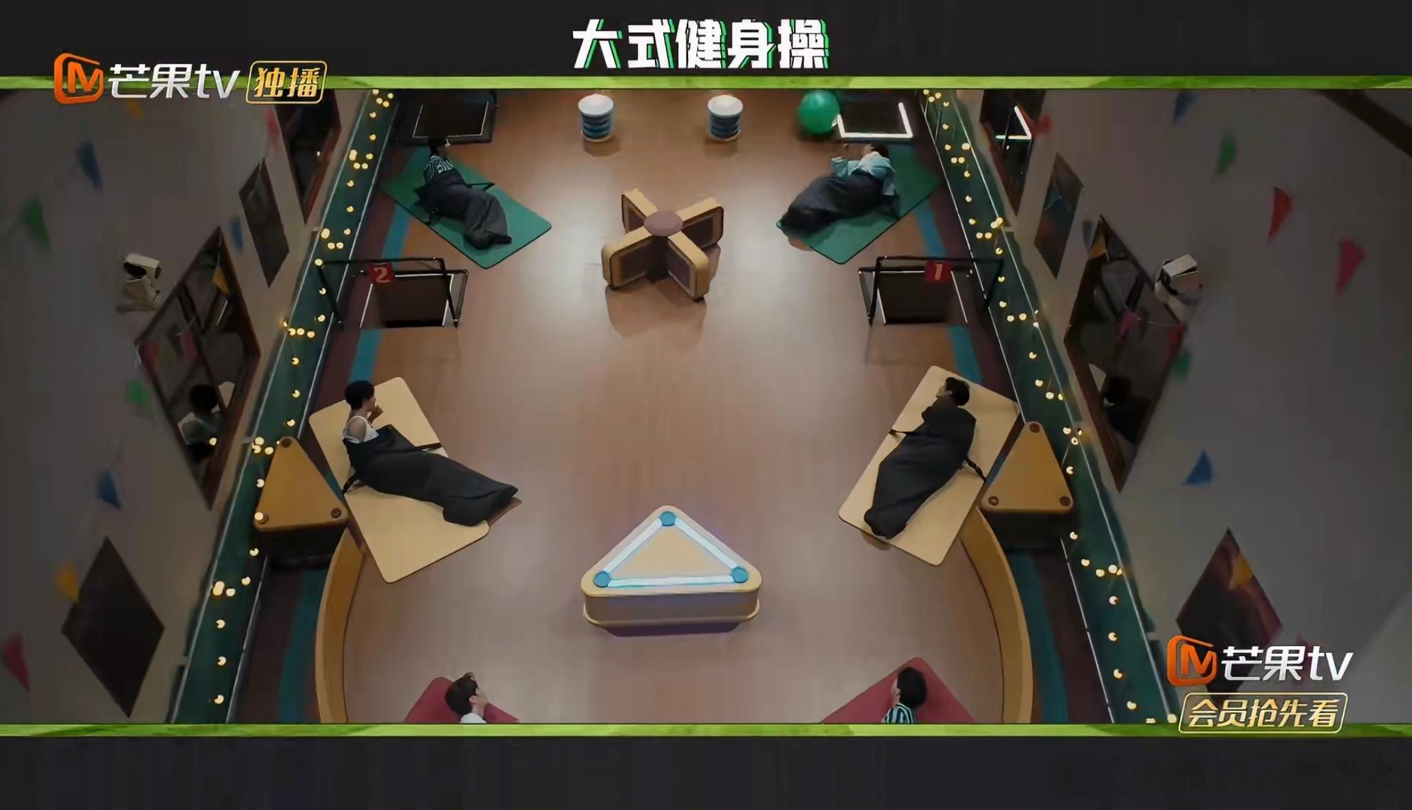 密室大逃脱 我的评分：再练一下大张伟腹肌都要出来了密室大逃脱密室人体弹球挑战笑点