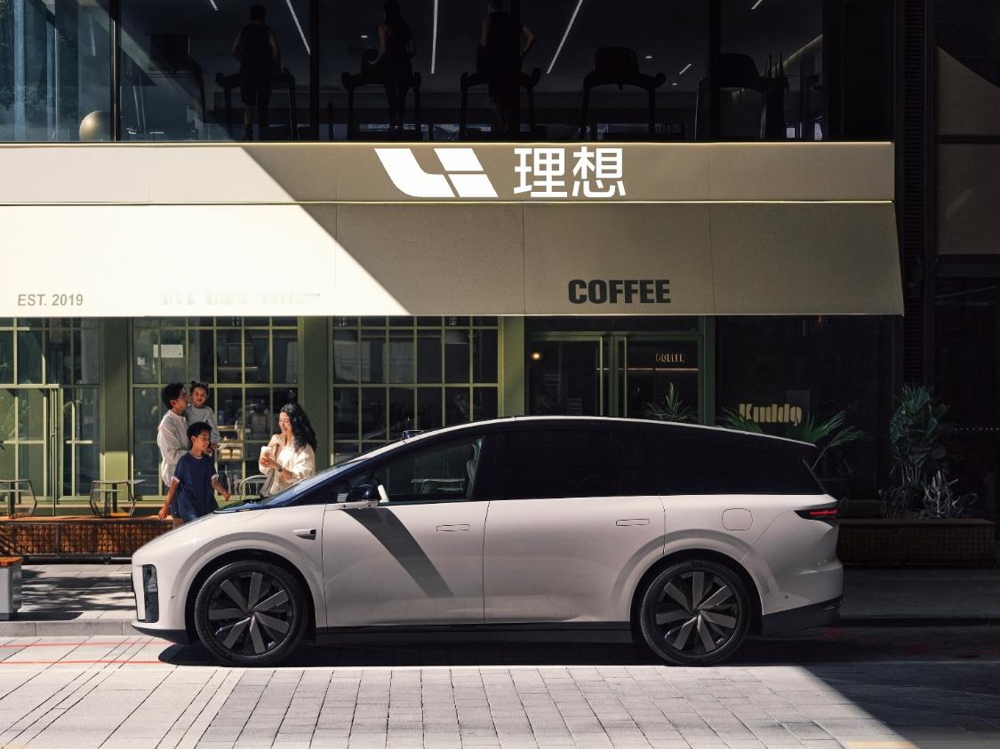 理想i8开启预订，新车预计售价35万元-40万元，正式售价将于7月29日发布会公