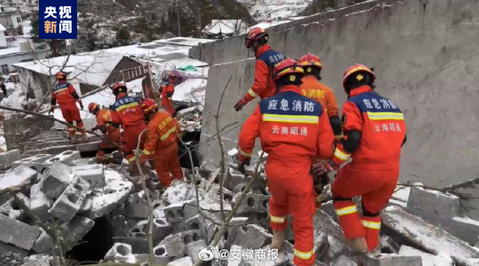 【#云南昭通山体滑坡44人被埋#】据云南应急指挥中心通报，今天5时51分，昭通市