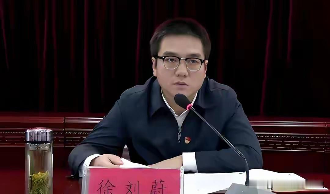 天若狂，必有雨至；人若狂，灾祸必招。
多年前观他与王健林对谈，年少得志的他，目空