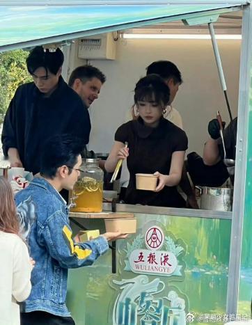 #中餐厅中国宴席五粮液# #虞书欣中餐厅#虞书欣真的好圈粉，跟她在一起的人应该会