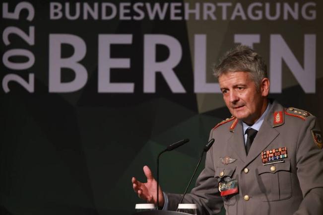 最近国际圈彻底炸了，德国一位军方大佬公开放话，说柏林已经为和俄罗斯打仗做好了万全