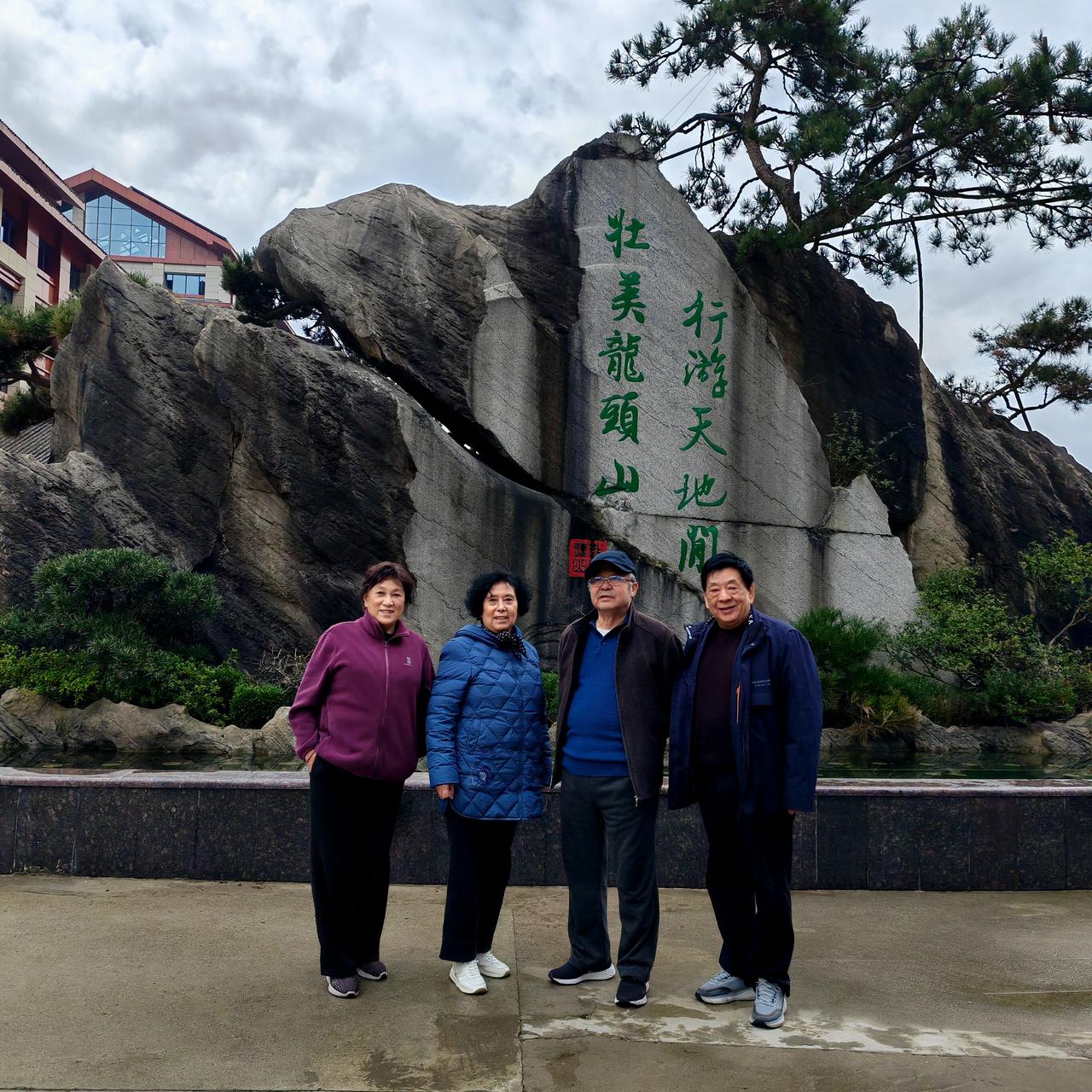 什么是朋友？
朋友就是没有血缘、没有法定关系，基于自愿选择形成的人际关系。彼此在