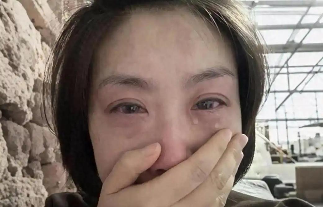 刚看到一则消息，说高考刚结束，一母亲把自己三个月工资，整整2万块交给女儿。不知算
