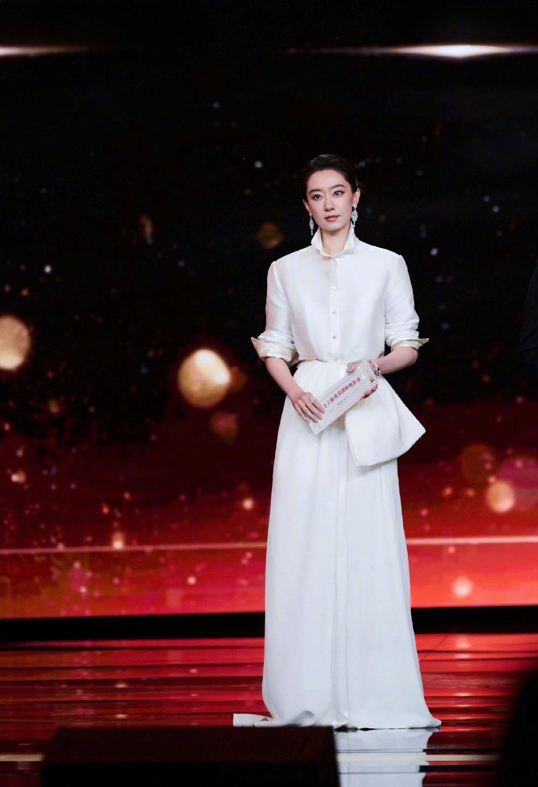 张小斐 没有讨好感的眼神和动作 张小斐北影节这组真的杀疯了！眼神又冷又亮，自带疏