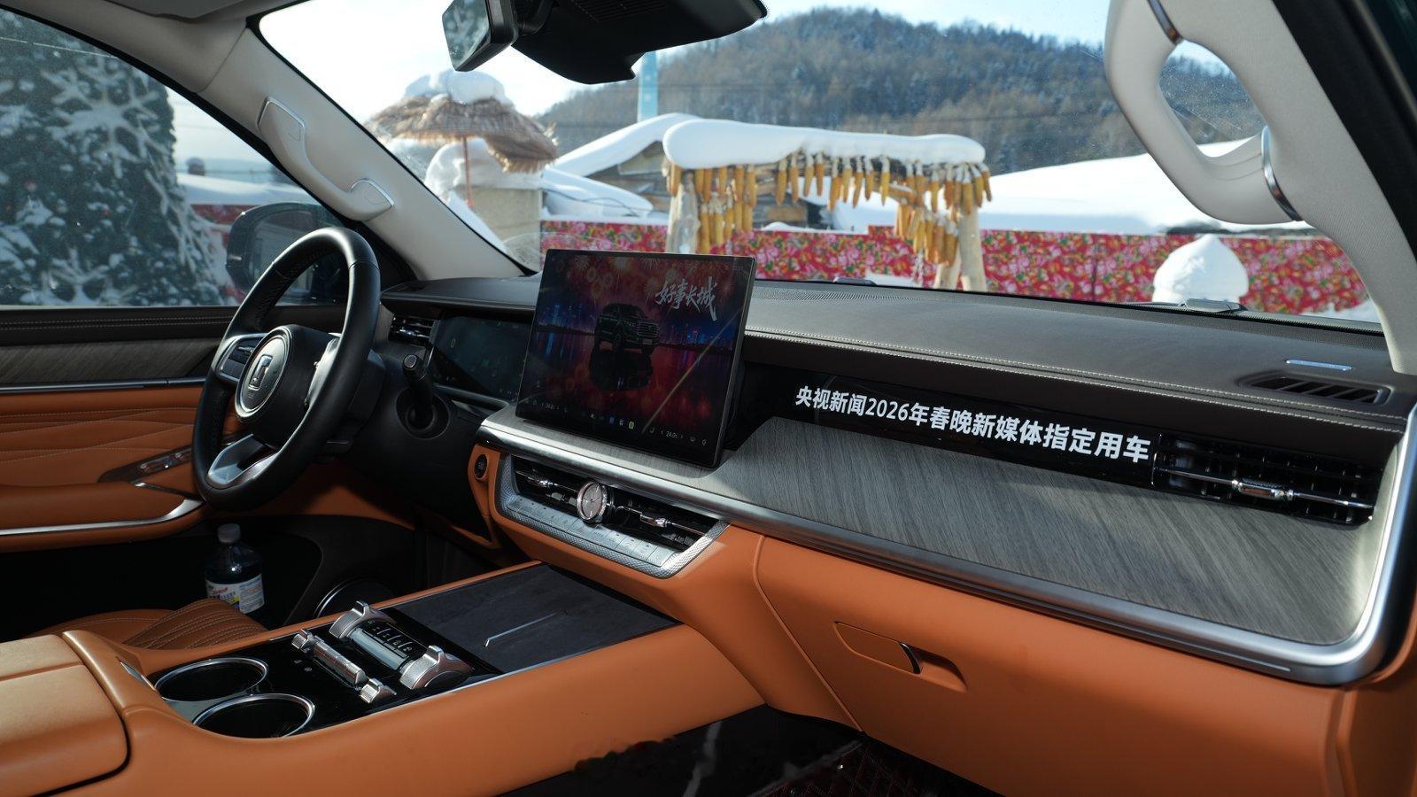 春晚严选靠谱车 今年魏牌高山和坦克500车队又成了央视新闻2026春晚新媒体指定