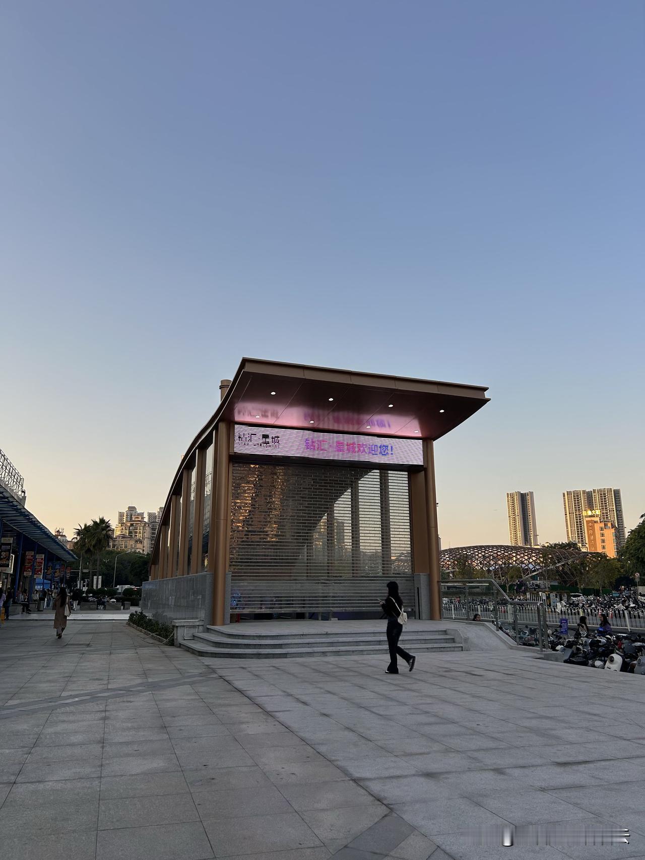 经常有人在发问，既然高科技的快速发展，

A GI人工智能那么厉害，能够取代那么