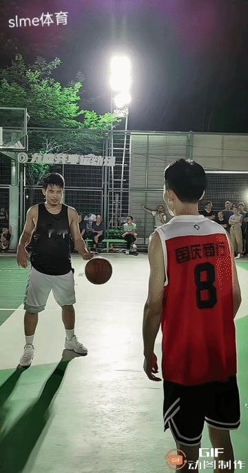 球鉴：这一球该不该吹走步？