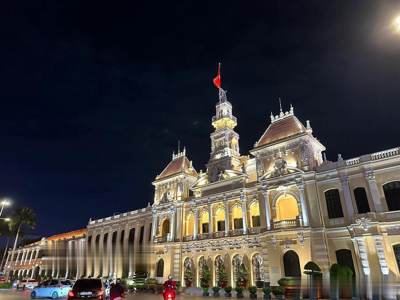 越南胡志明市有哪些值得去逛的呢？
1，独立宫：以前越南南方的“总统府”，后来越南