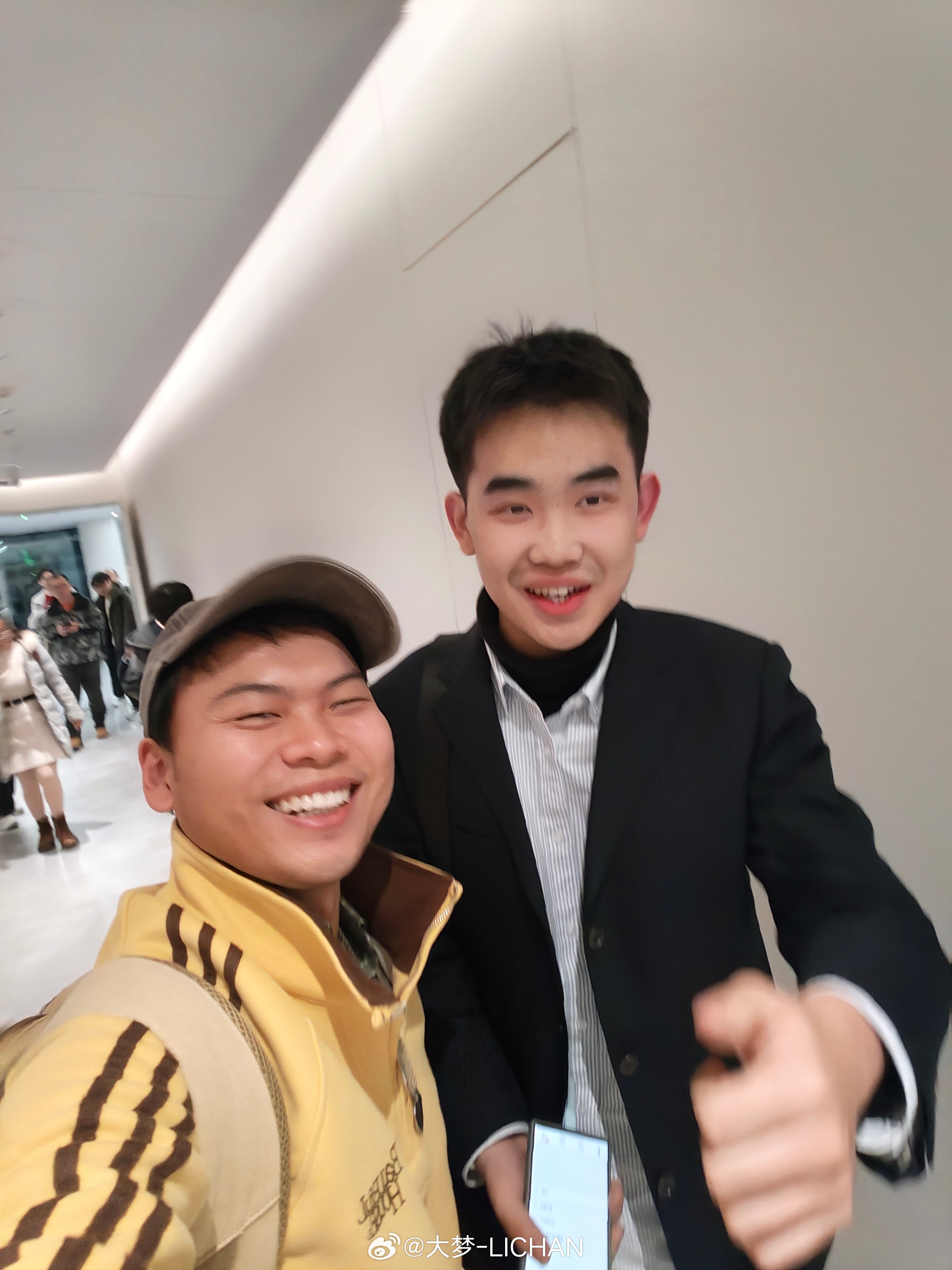 大家看看我抓到了谁？