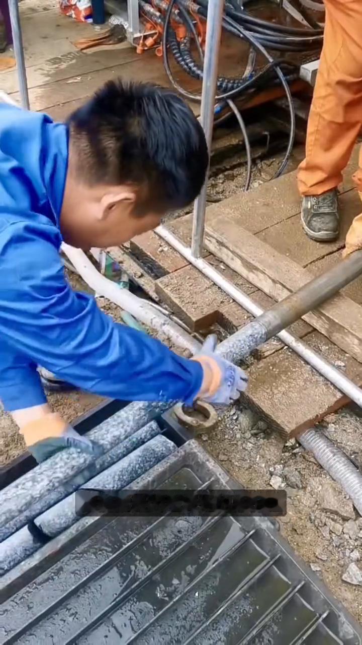 为什么地支队钻了几天最后带回来的却是一根根不起眼的石头柱子？很多人以为这些东西挖