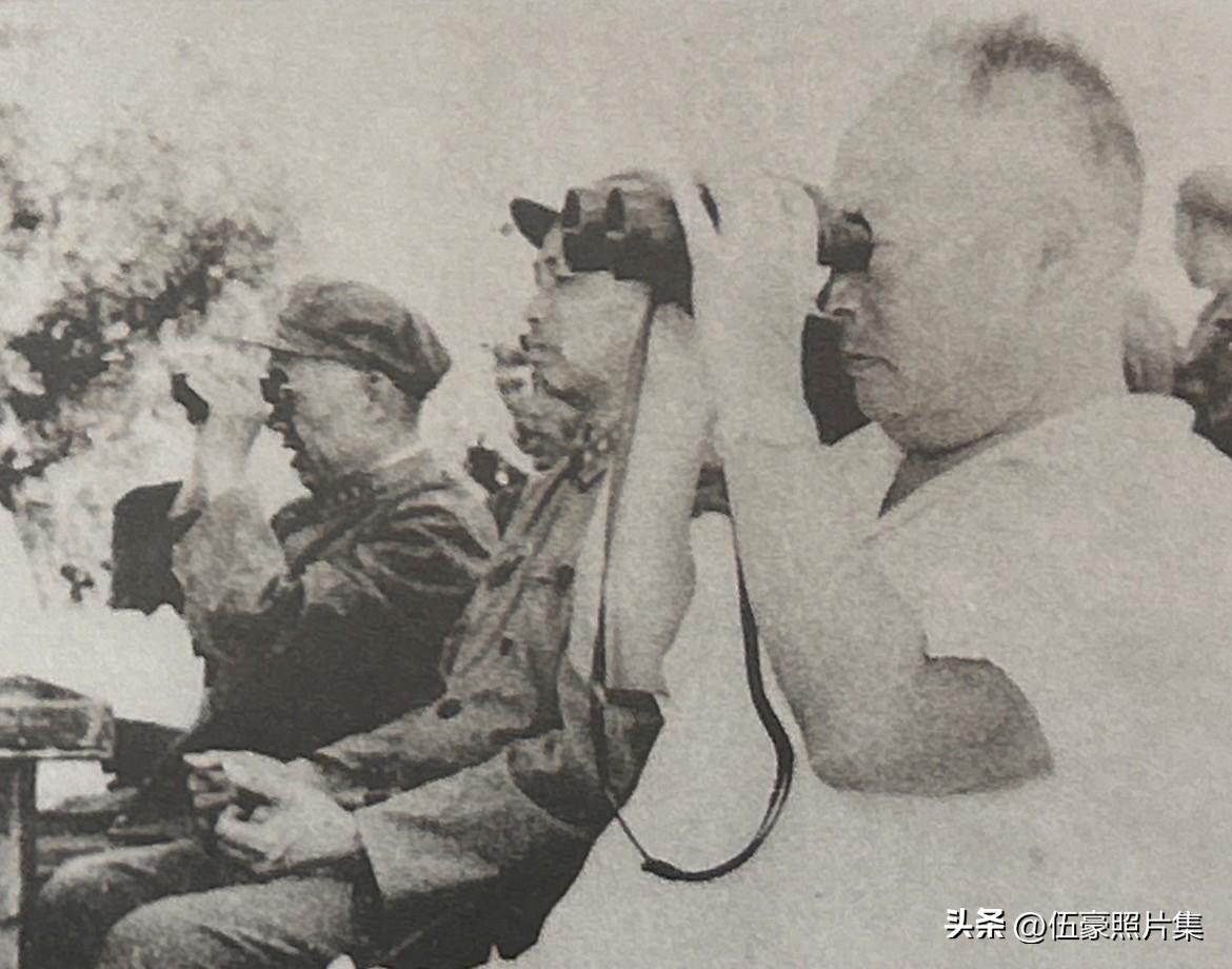 1964年8月9日，山东济南洛口黄河大堤上，人声鼎沸。国务院副总理、外交部部长陈