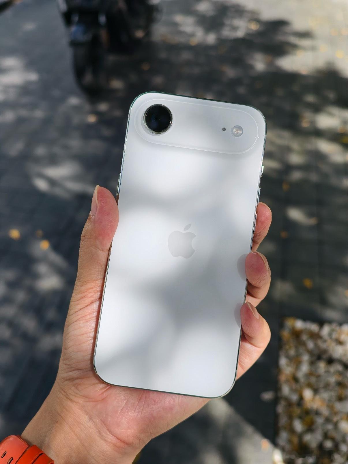 用户投诉iPhoneAir价格投诉这个价格的大多数应该都是原价买的吧，毕竟一下降