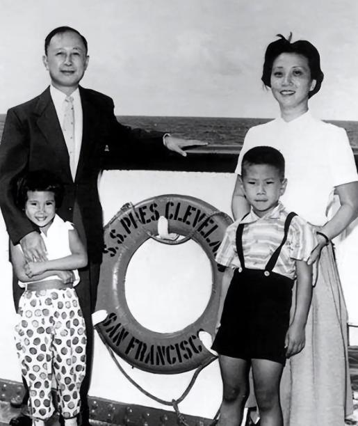 钱学森夫人蒋英说：“钱学森他这个人，心很静，人很稳，一辈子没有大呼小叫过。他不抽