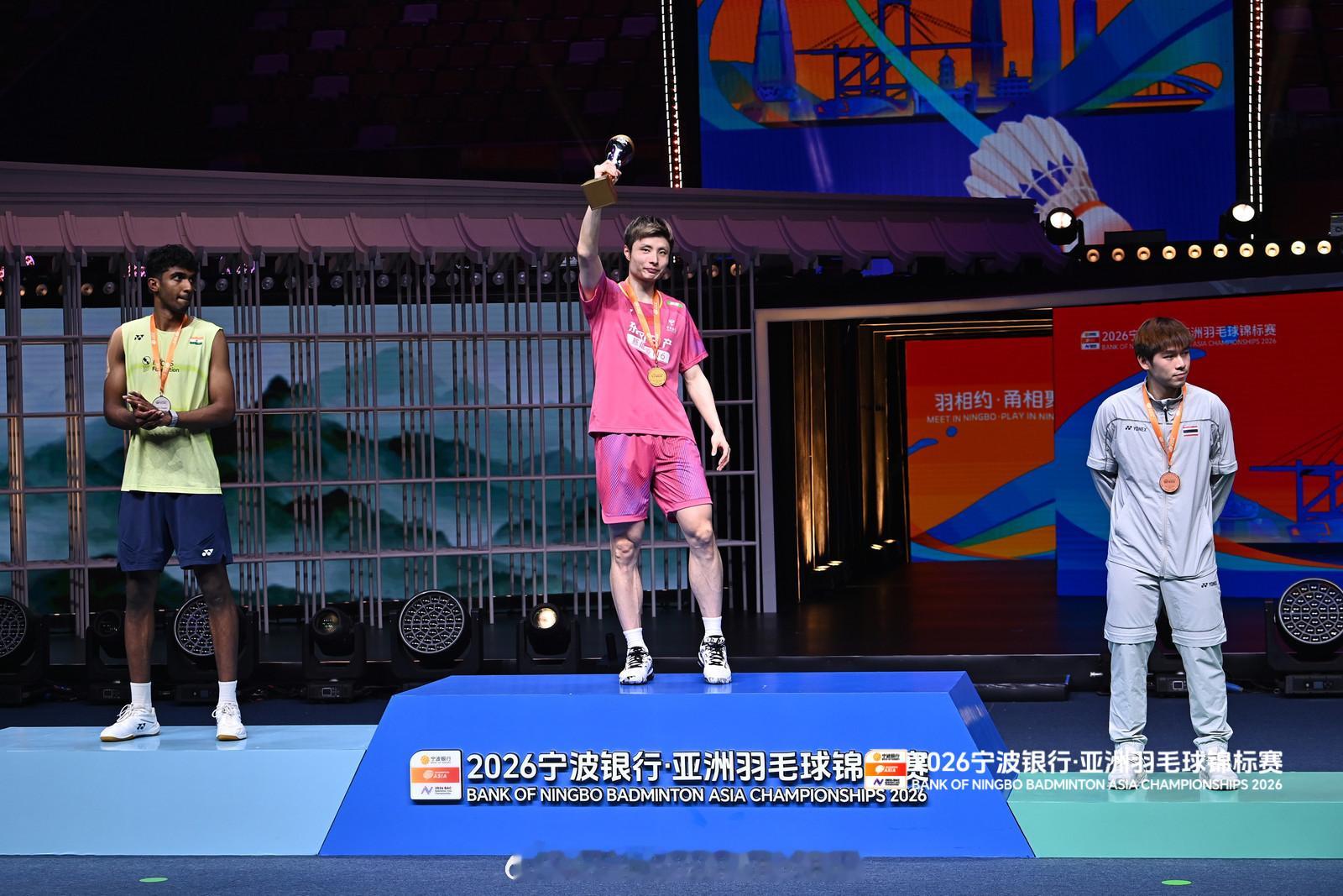 🏸亚锦赛男单颁奖图集🏆男单冠军：石宇奇🇨🇳🥈男单亚军：阿尤什🇮🇳?