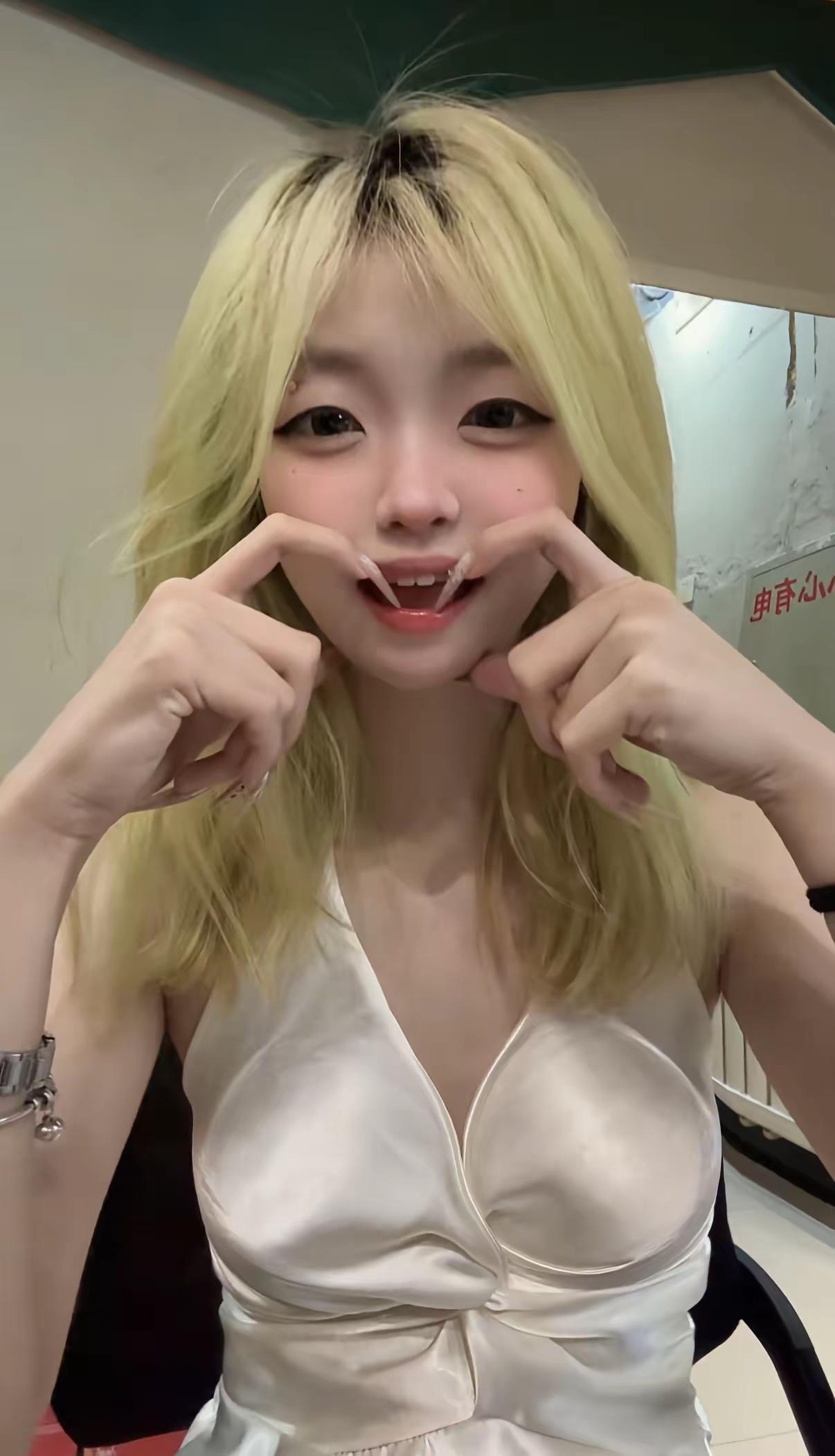 你说我像猫 步步踩在你的心尖上 而我只为寻找独属你的味道