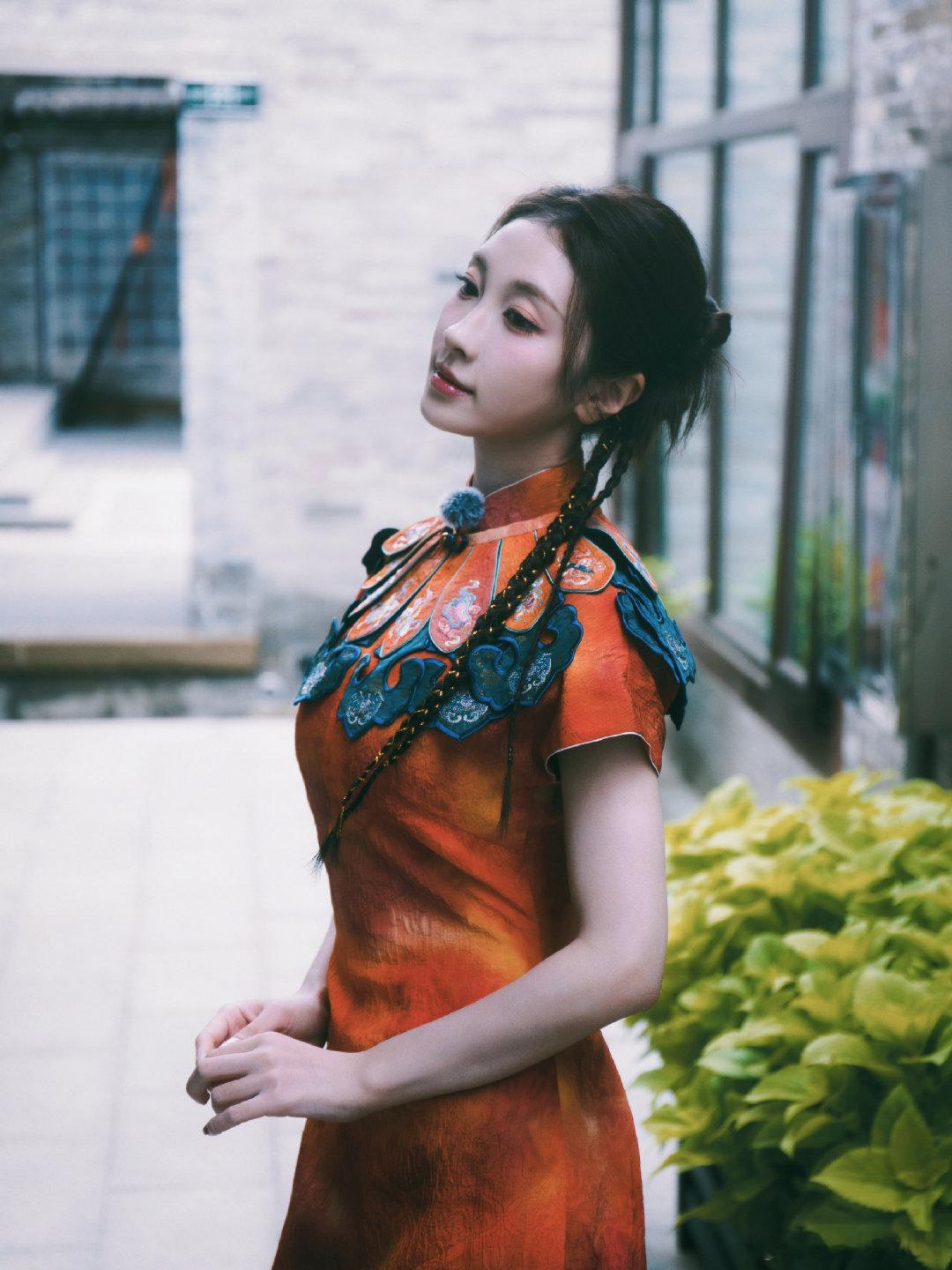 张小婉不愧是喜剧出身 张小婉真的太有喜剧天赋了，舞台表现力超强，每一个表情和动作