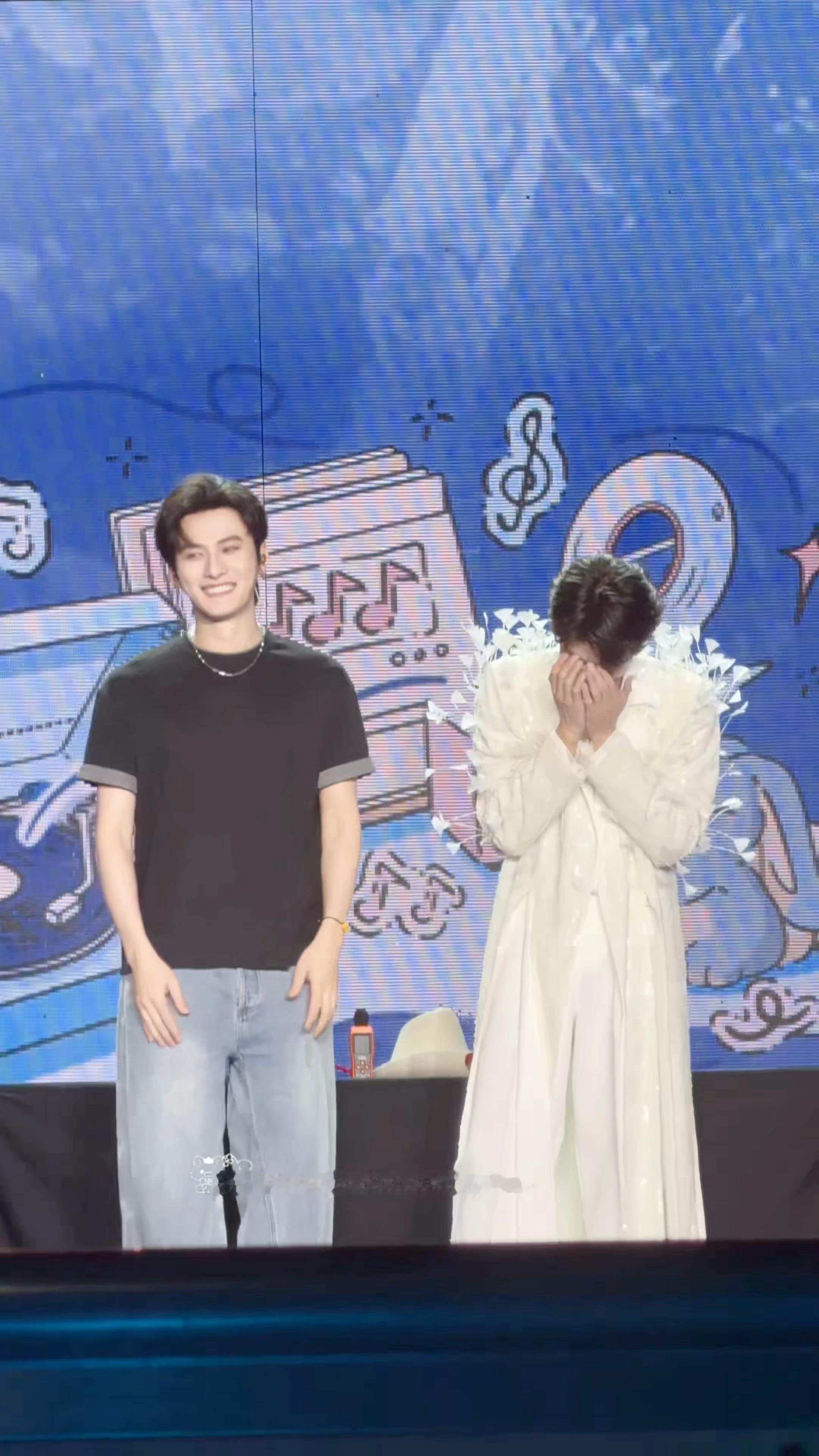 妈咪在害羞什么 老爸在明爽什么 