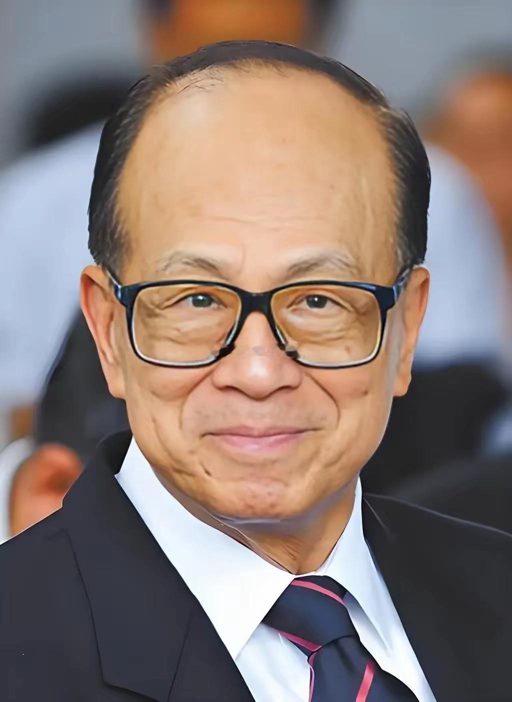 李嘉诚十句金句（精选）1. 未学经商，先学做人；小胜靠智，大胜靠德。2. 鸡蛋，