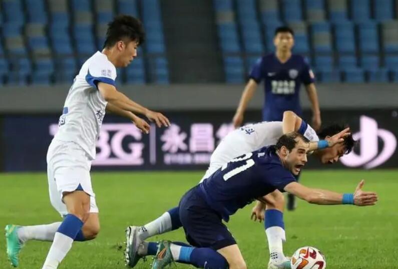 中超沧州 2-1 十人浙江终结对手 6 轮不败，两队球员有何亮眼表现？从比赛的结