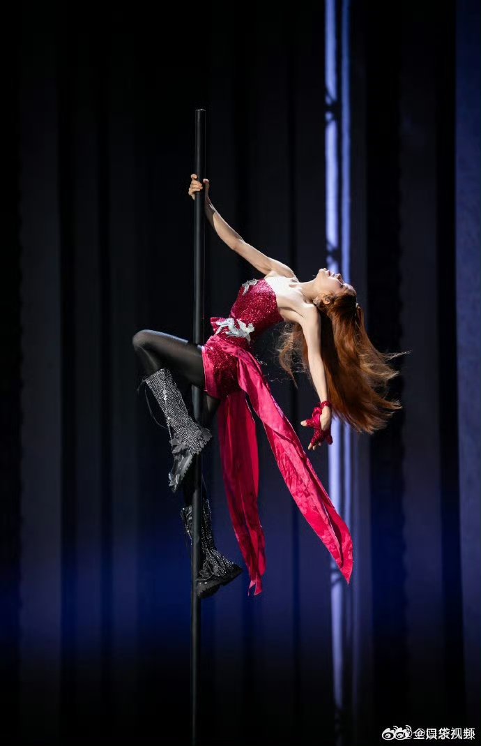 江语晨选择庄法乘风2026活脱脱一个粉色软萌小蛋糕，庄法也太可爱了 