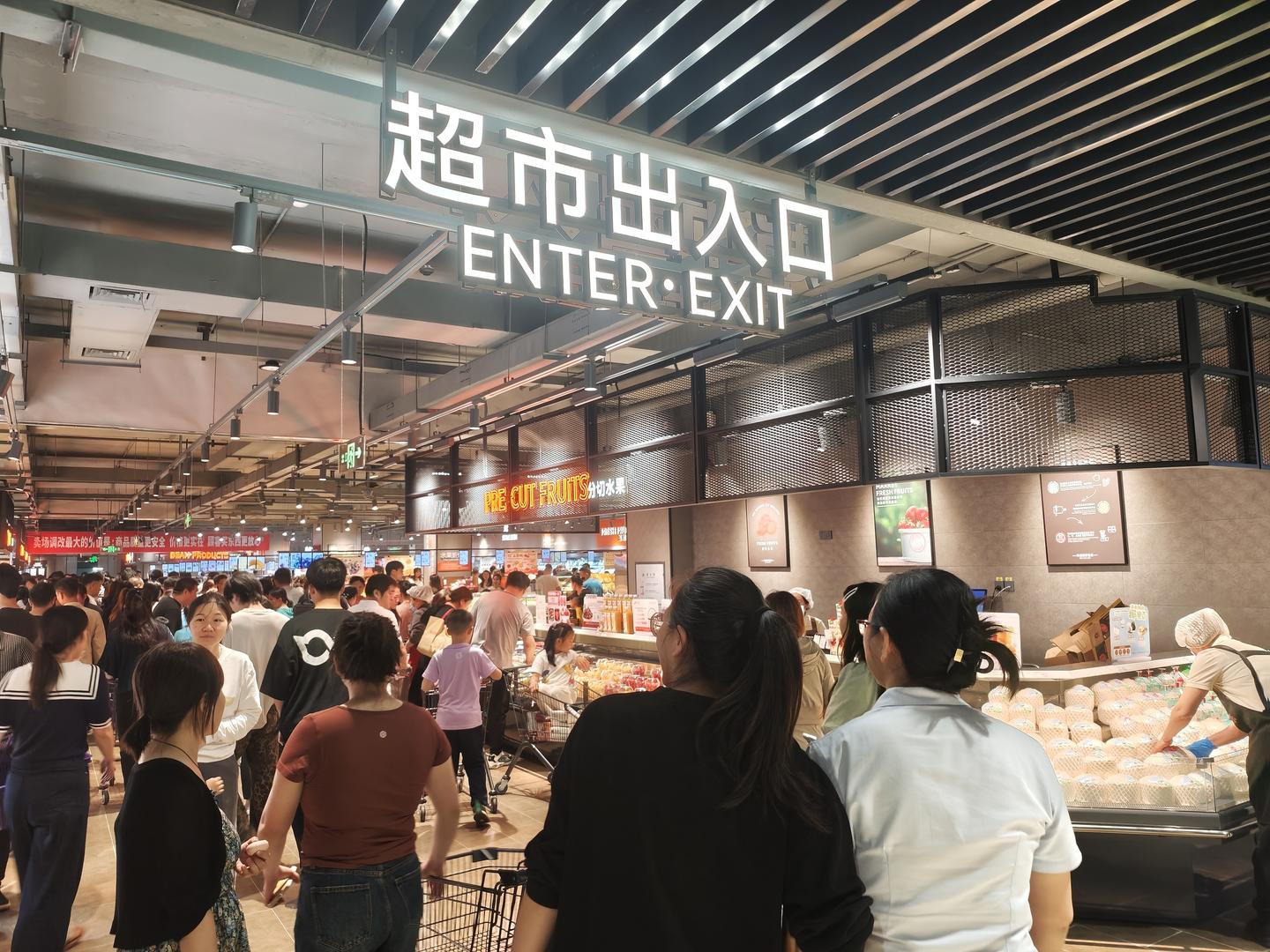 【#胖改后步步高去年减亏约8亿#】#步步高胖改后单店客流翻4倍# 近日，比永辉超