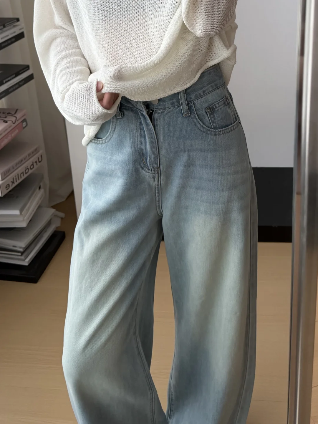 浅蓝色牛仔裤➕白T恤 太韩太舒服了吧！！