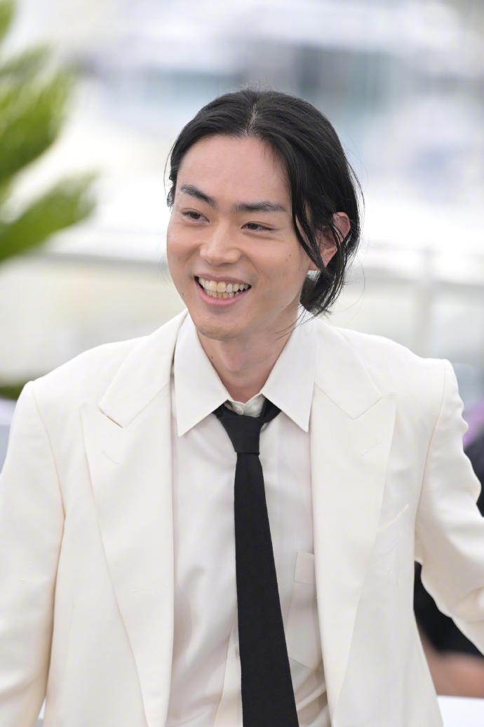 菅田将晖戛纳生图菅田将晖戛纳状态 菅田将晖亮相戛纳电影节《黑牢城》photoca